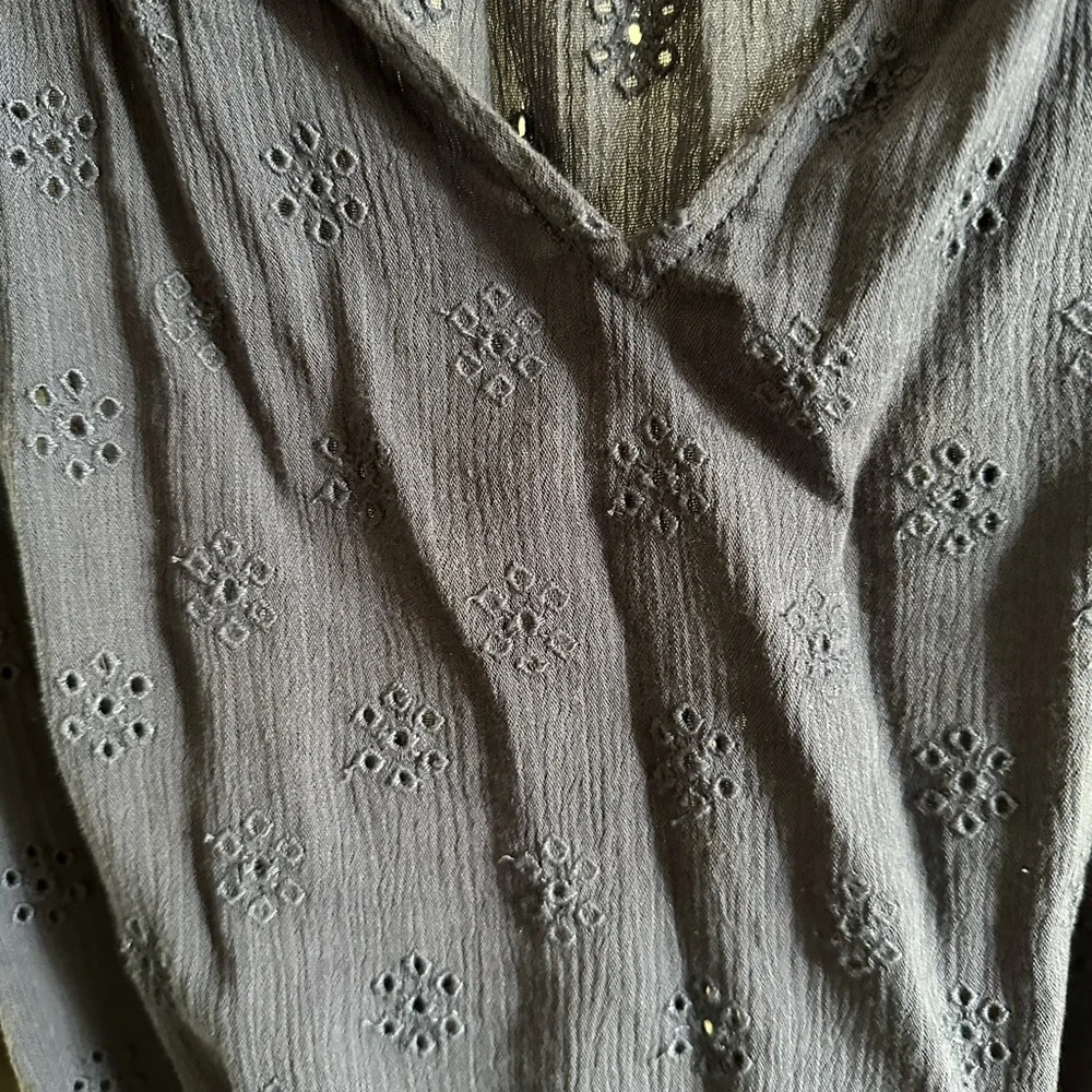 Flowery blouse 🌸 - Picture 3 of 3